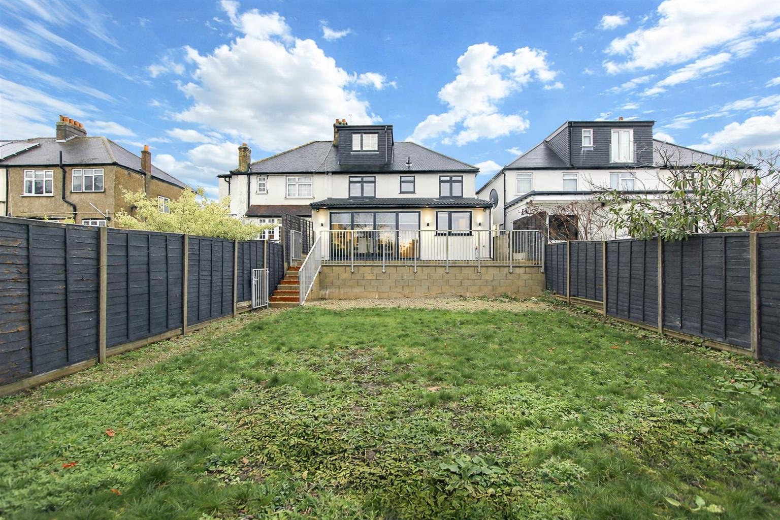 5 bed property in Demesne Road, Wallington